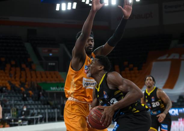 崭露头角 崭露头角